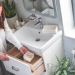 Banyo dolaplarınızı daha fazla çekmece alanı üretmek için nasıl dönüştürebilirsiniz