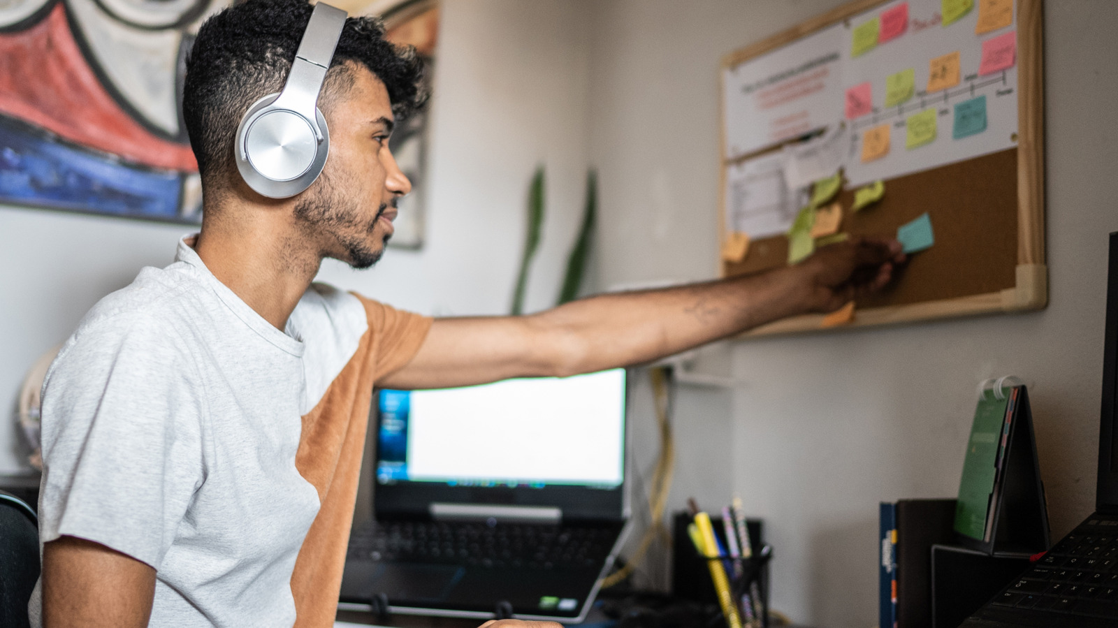 Evin etrafında ekstra depolama için mantar tahtalarını yeniden kullanmanın 8 yolu