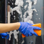 Temizlik camından nefret eden insanlar için düşük bakımlı duş seçeneği