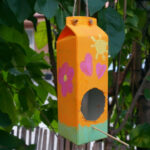 Basit bir yapımcı kuş evi yapmak için yeniden kullanabileceğiniz 8 ev eşyası