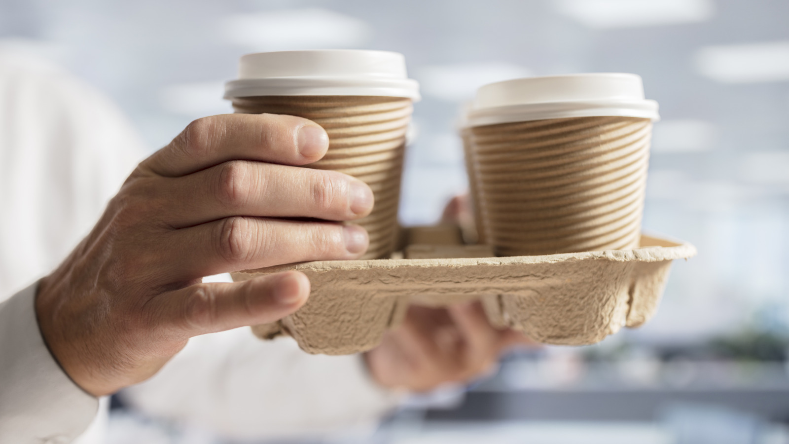 En etkili tohum kağıdını yapmak için karton içecek sahiplerini yeniden kullanın