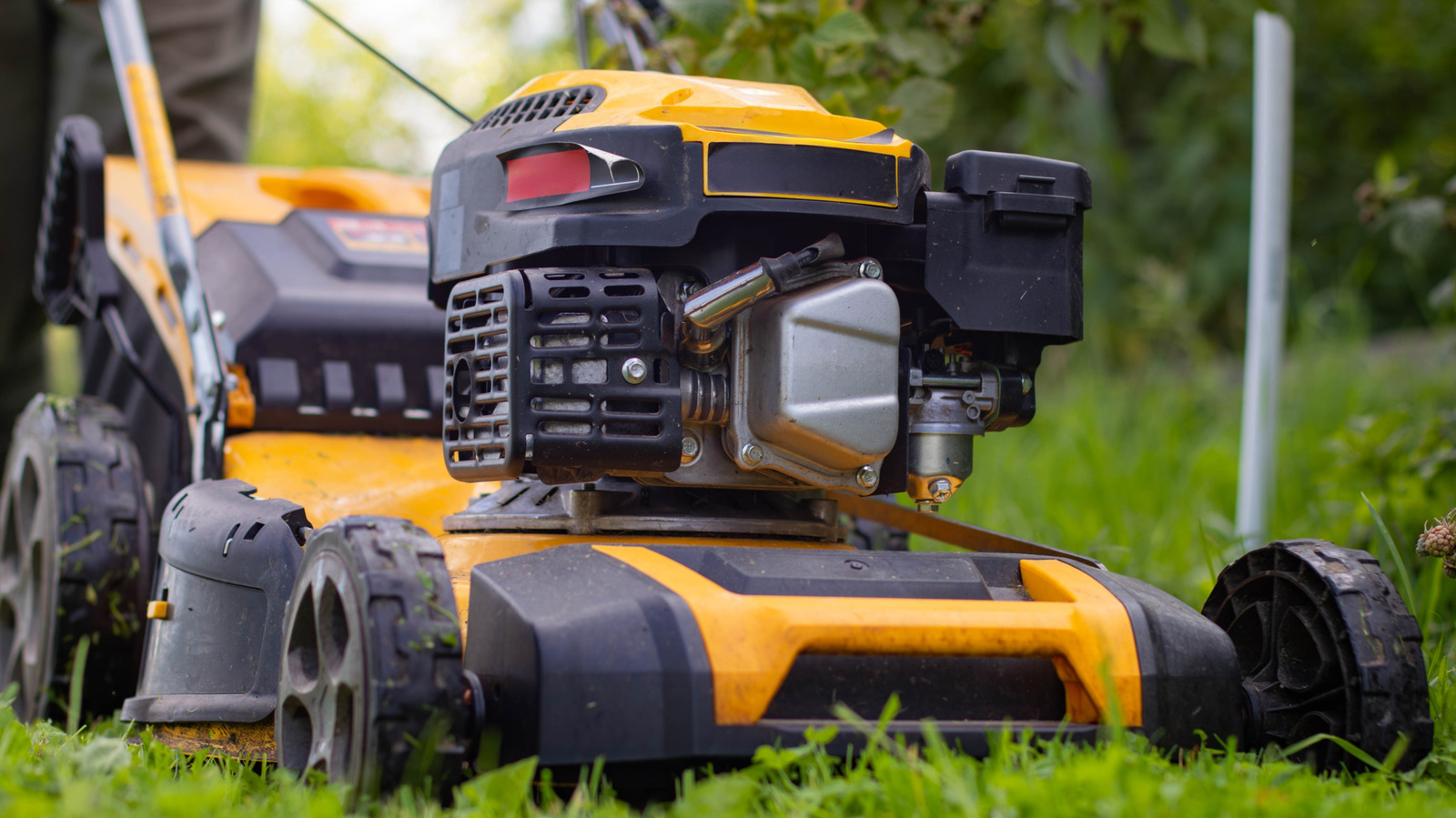 Çim biçme makineniz neden kapanmaz (ve nasıl güvenli bir şekilde düzeltilir)
