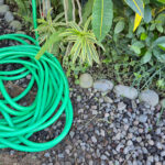 Bahçenin etrafında eski su hortumunuzu yeniden kullanmak için 15 en iyi DIY