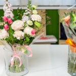 Bütçe dostu malzemelerle çok üst düzey görünen DIY String Işık Vazoları