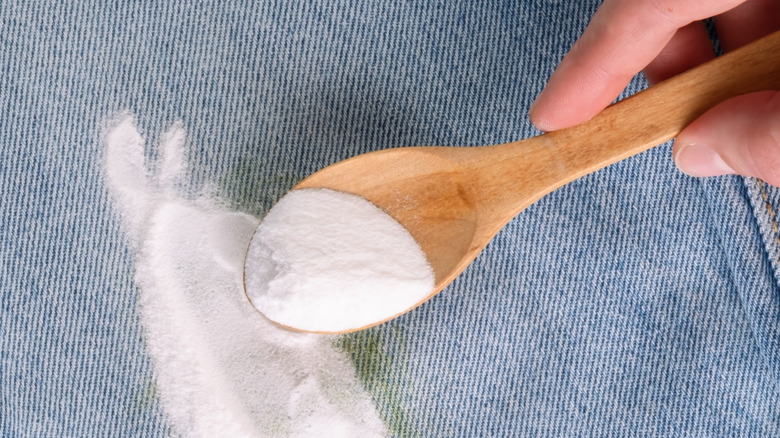 Gres lekesi üzerinde toz