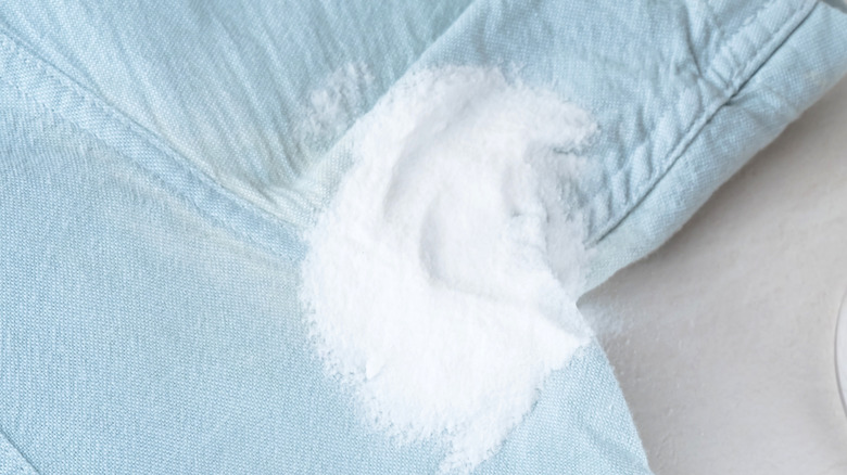 Gömlek koltuk altı mısır nişastası tozu