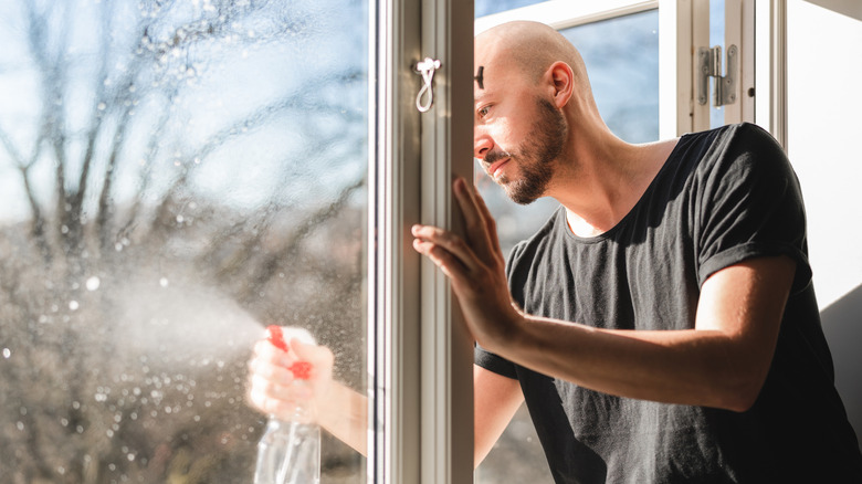 Adam Püskürtme Penceresi