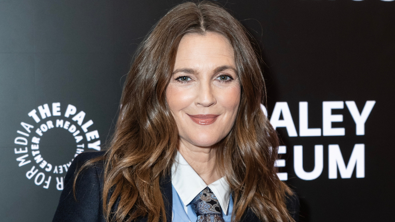 Drew Barrymore'un banyo duvarlarını süslemesinin eşsiz yolu: Görünüm nasıl elde edilir