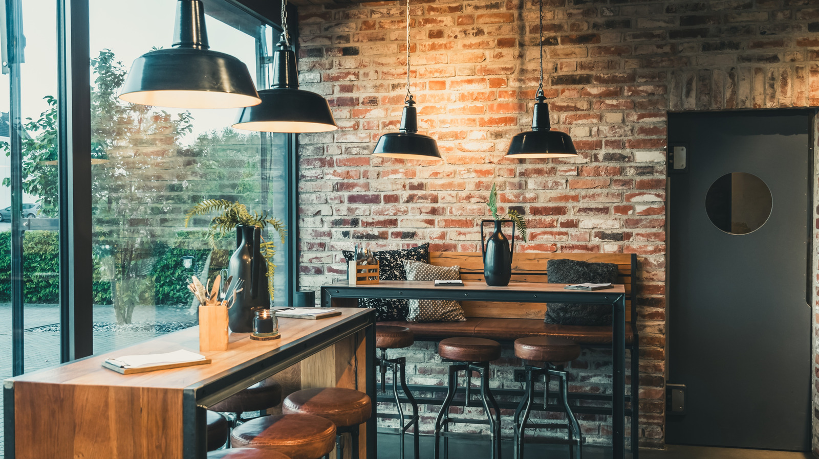 Endüstriyel dekorun en iyi hitlerini kucaklayan geleneksel olmayan tasarım stili