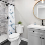 Gizli bir çözümle banyo dolabı depolama alanı nasıl artırılır