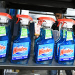 İnsanlar neden Windex'i (ve kullandıkları daha güvenli alternatifleri) terk ediyorlar