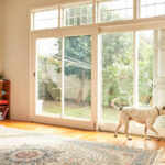 Sürgülü cam kapılar perdeden veya hacimli panjurlar olmadan nasıl örtülür