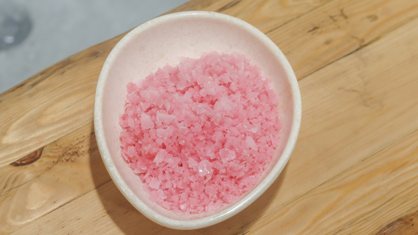 Akrilik küvetinizden sert epsom tuz lekelerini nasıl çıkaracağınız aşağıda açıklanmıştır