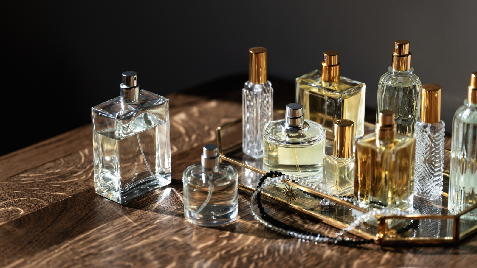 Bu taze koku ucu, boş bir parfüm şişesini yeniden kullanmanın mükemmel bir yoludur