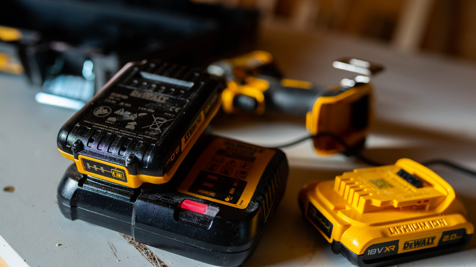 Dewalt değiştirilebilir piller hakkında ne bilinmeli (küçük bir yakalama var)