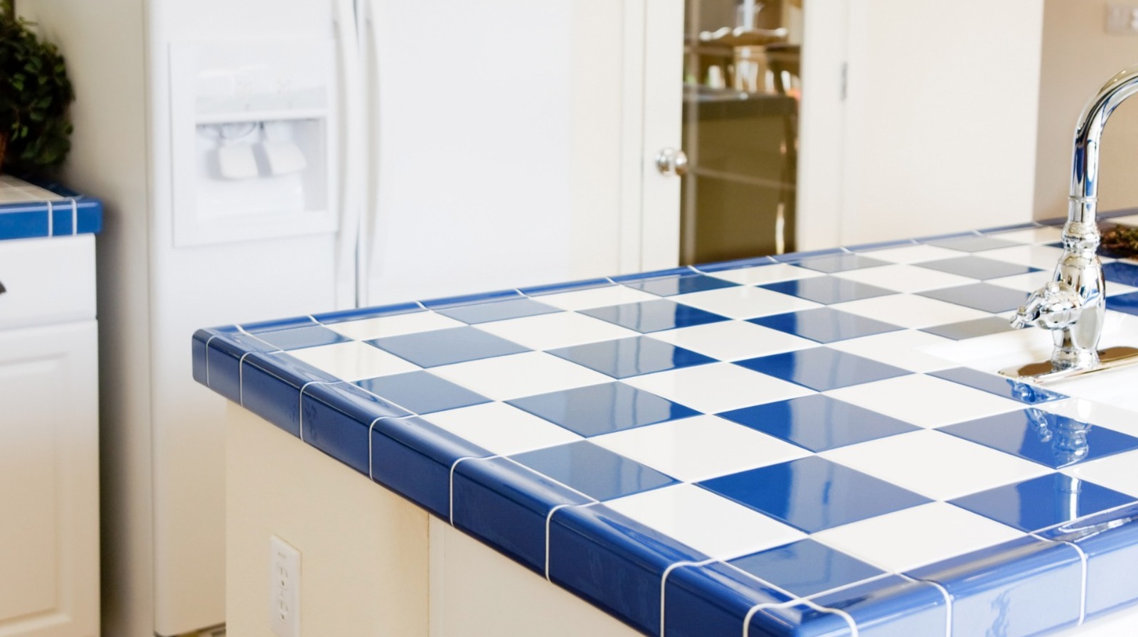 Eski mutfak tezgahlarına değiştirmeden bir makyaj yapın