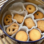 DIY Zekice bir tezgah depolama çözümü, zahmetli kurabiye tenekelerinden