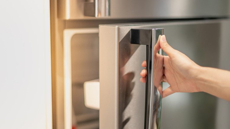 Modern paslanmaz çelik buzdolabı