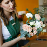 Herhangi bir alanı yükseltmek için dolar ağacı şamdanları zarif çiçek dekoruna dönüştürün