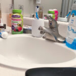 Dollar ağacı sepet hack, dağınık banyo tezgahları için harikalar yaratıyor