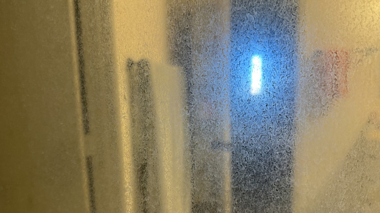 Temizlenmiş camda çizgiler