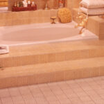 Geri dönüş yapan popüler 80'lerin banyo tasarım trendi