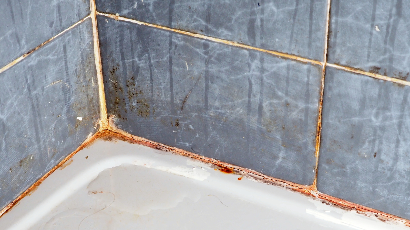 Bu HGTV Temizlik Hack'i denemeden banyo karolarını atmayın