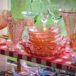 Pembeyi seviyorsanız, tasarruf mağazasında aranacak 7 vintage cam eşya türü