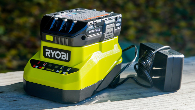 Pil ekli Ryobi Şarj Cihazı