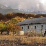 İspanya'daki orman yangınları binlerce kaçmaya zorlandığı için bir kişiyi öldür