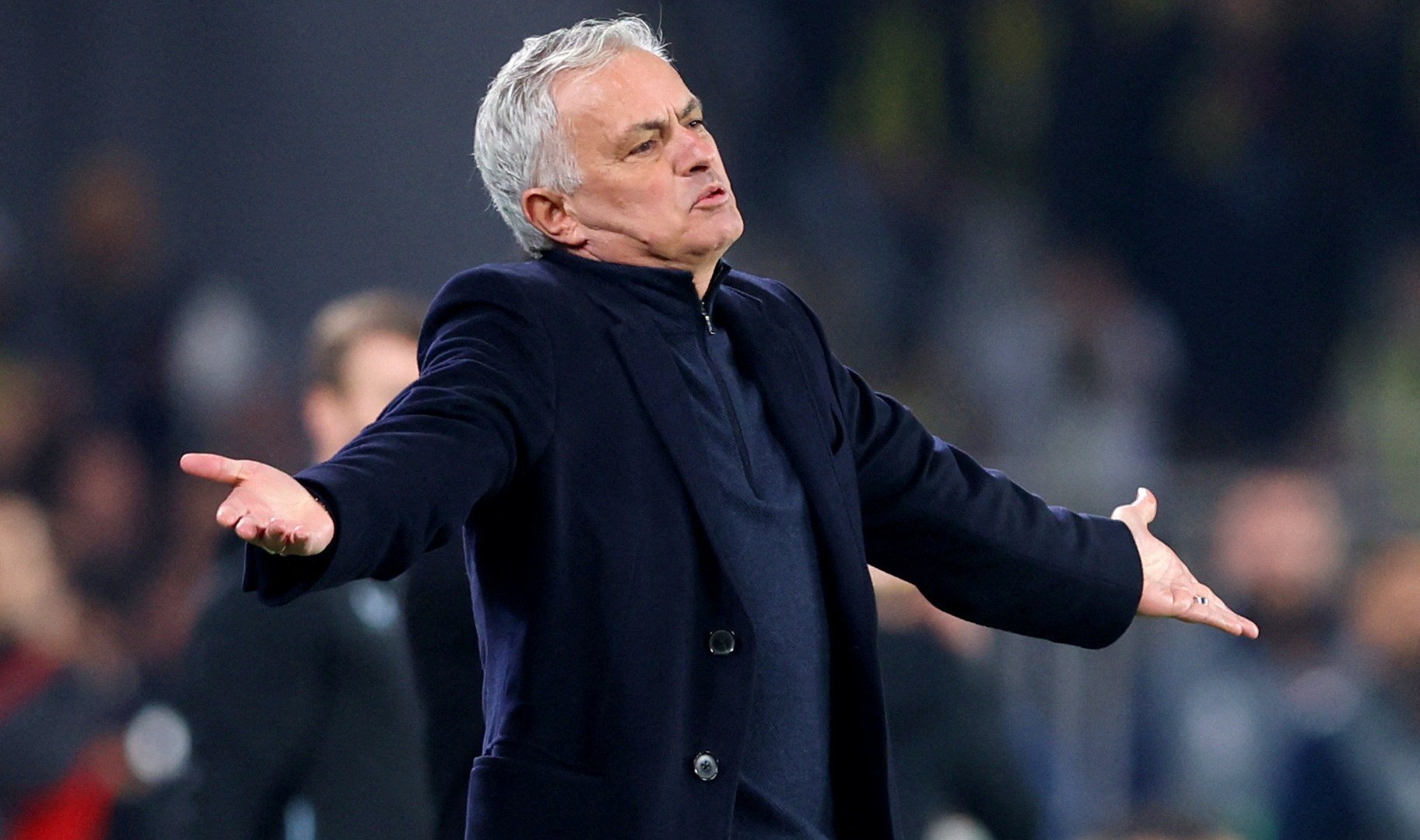 Mourinho, Şampiyonlar Ligi çıkışından sonra Fenerbahce tarafından görevden alındı