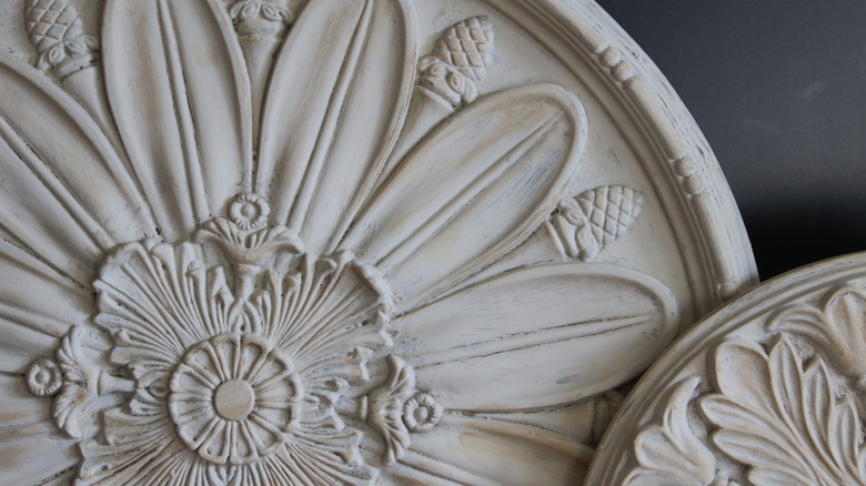 Alçı tavan madalyonu