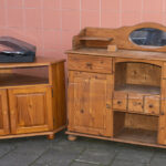 Neden Thrift Mağazasında Turuncu meşe mobilyalarını asla atlamamalısınız (duyduklarınıza rağmen)