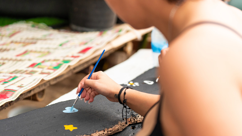 Ahşap blokta yıldız boyama