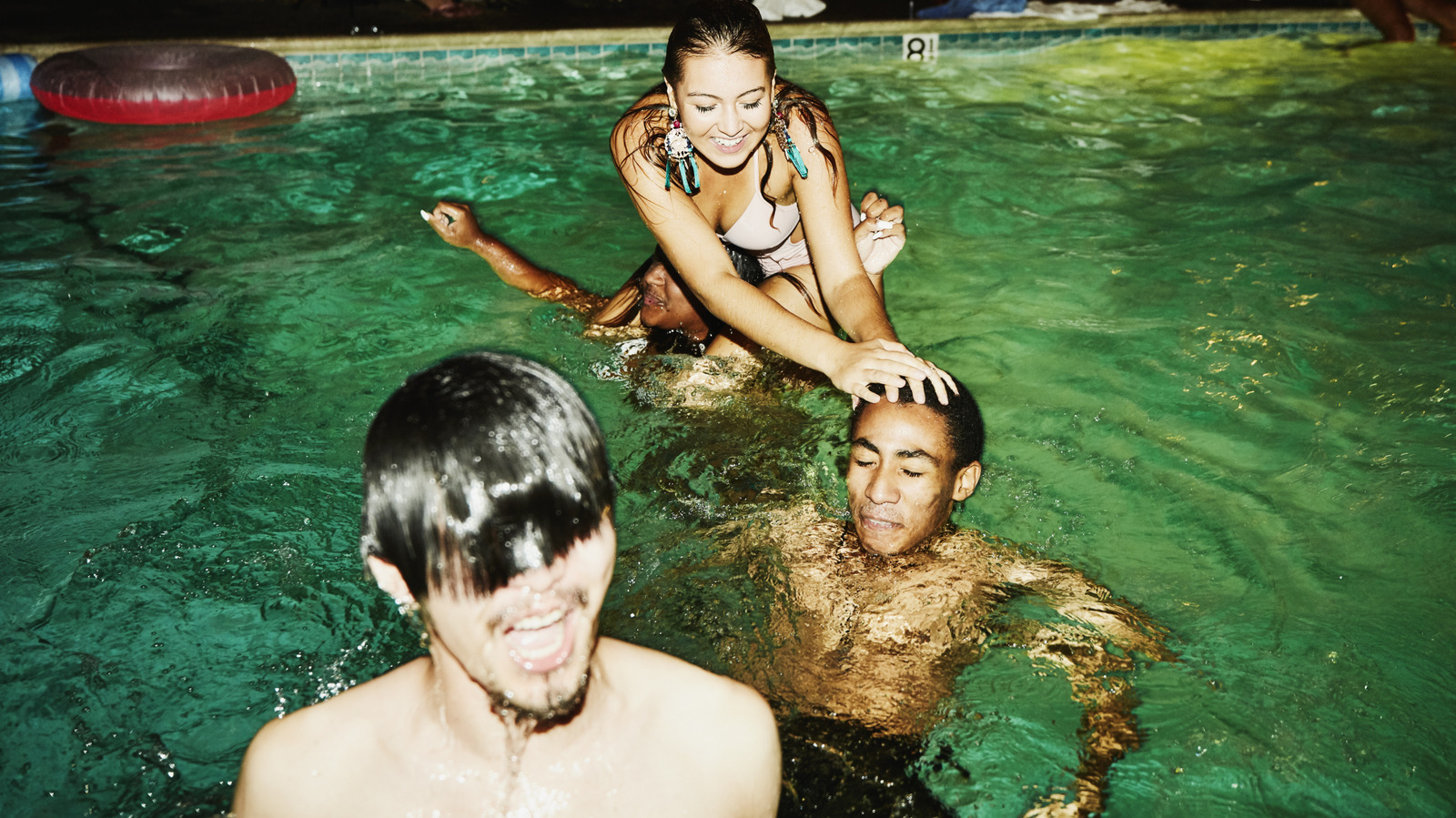 Özel havuzunuzu kullanan kişileri izinsiz bulursanız ne yapmalı