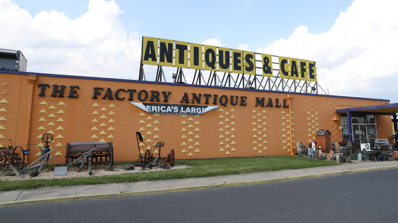 Verona, Virginia'daki Fabrika Antika Alışveriş Merkezi