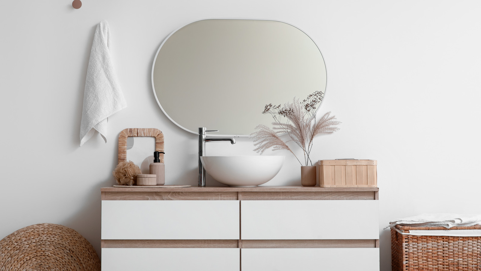 Banyo çekmecelerinizin düzenlenmesine yardımcı olabilecek dolar ağacı gerekli