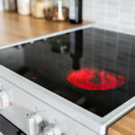 Yanmış bir soba nasıl temizlenir, bir alışılmadık hack (ovma gerekmez)