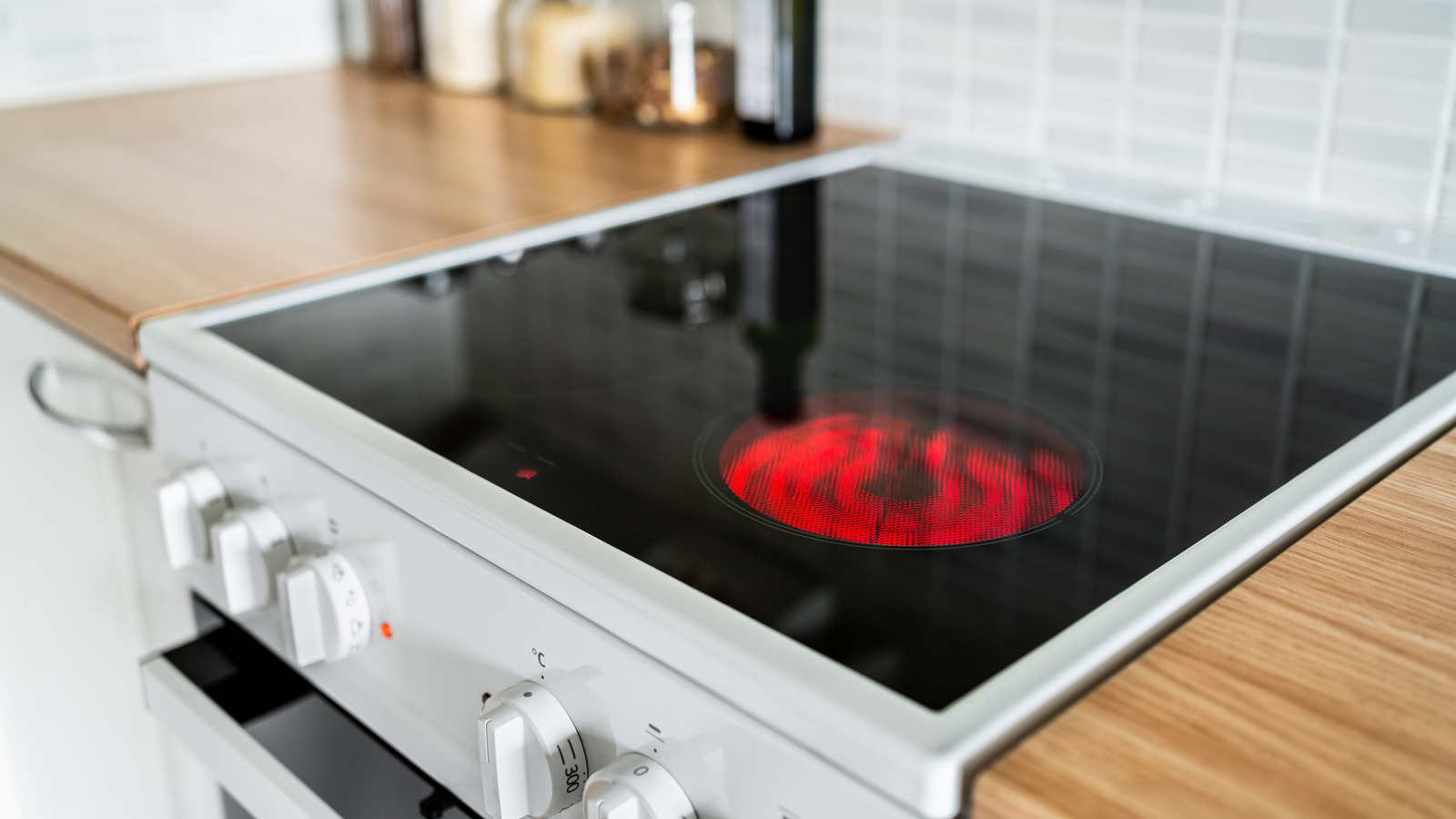 Yanmış bir soba nasıl temizlenir, bir alışılmadık hack (ovma gerekmez)