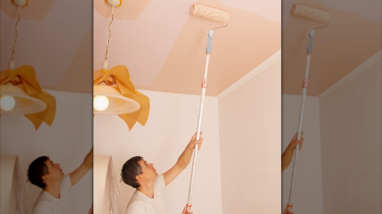 Adam Tavan Boyama Duvarlardan daha koyu pembesi