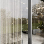 Perdeler vs panjur: Kayan cam kapınız için en iyi seçeneği nasıl seçersiniz