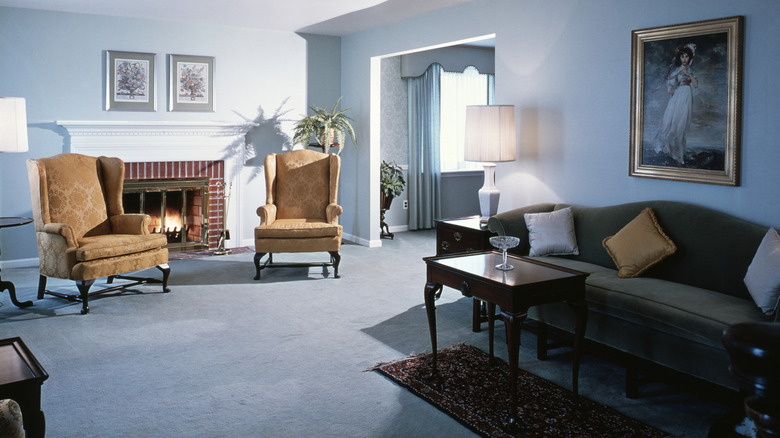 Halı zeminli geleneksel oturma odası