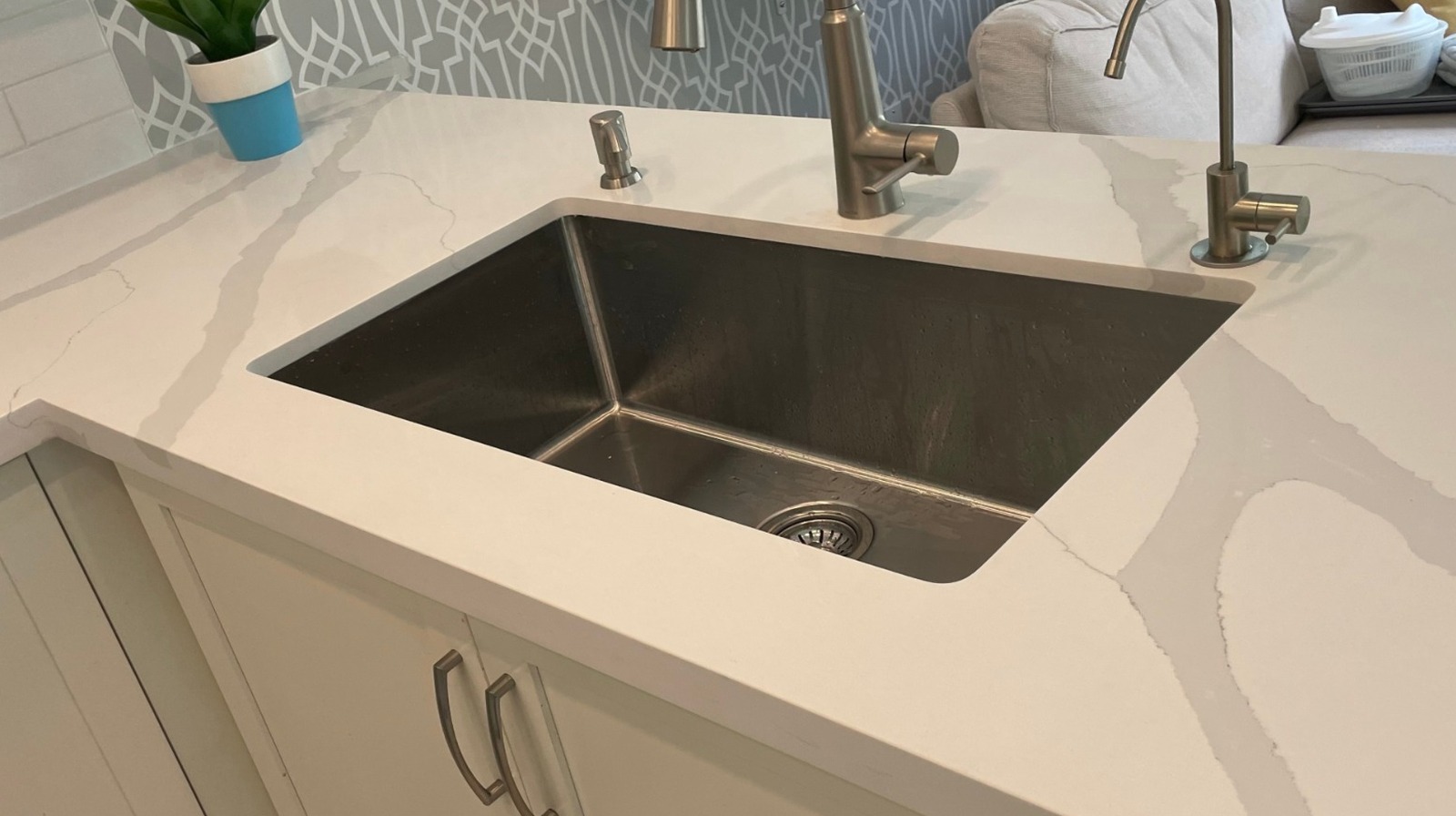 Kuvars tezgahlarınızdan lekeleri çıkarmanın en iyi yolu