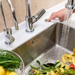 Kokulu çöp imhanızı temizlemenin sırrı banyonuzda saklanıyor