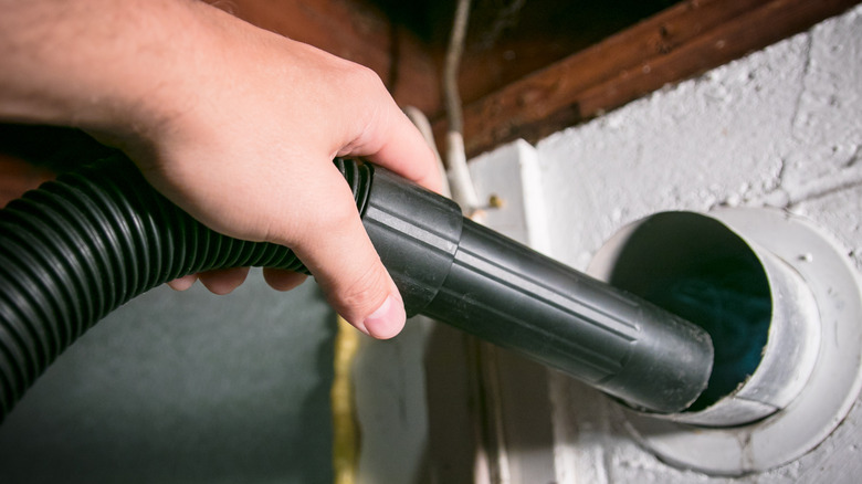 Tiftik havalandırması temizleme.