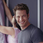 HGTV'nin Nate Berkus rengi, yeni bir görünüm için nötr dekora dahil etmeyi seviyor