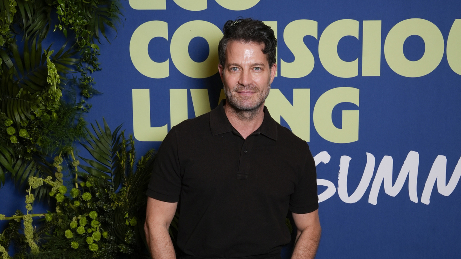 Lüks bir yatak odası için gölge ve perde kombo nate Berkus seçer