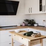 Bir mutfağa koymak için doğru boyutta TV nedir?