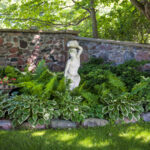 Bahçenizi zahmetsizce renkle dolduracak 17 hızlı büyüyen gölge bitkisi