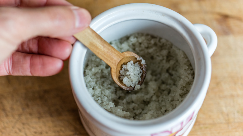 El kaşık tuzlu tuzlu tuzlu kaşık